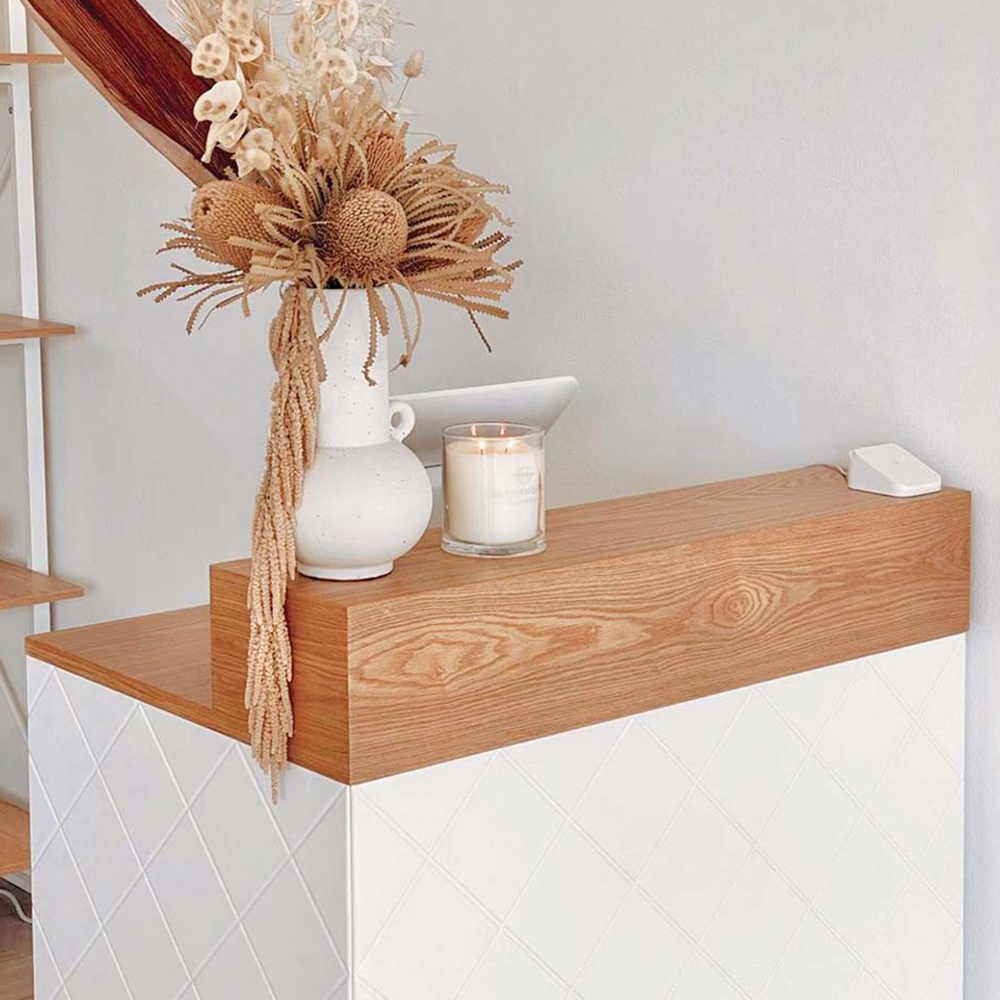 White barber waiting area-MD-BW0070