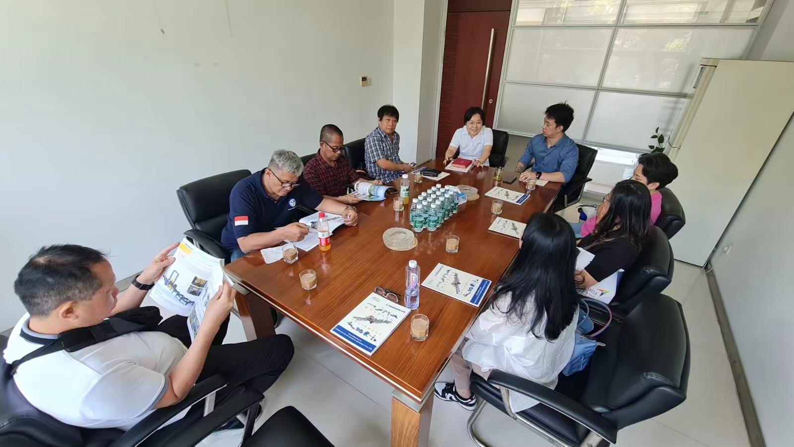 Indonesian customers come to China to visit factories