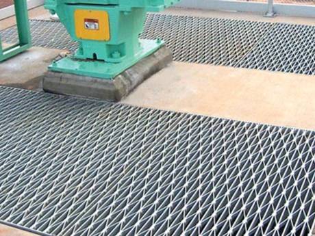 Importance of 1m long steel grating for trailer floor galvanized steel grate provides a slip resistant surface reducing the risk of accidents and injuries