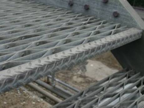 Bar grating serrated resistant to bending warping or breaking with a lifespan of up to 30 years or more