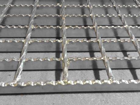 galvanized-steel-grating-serrated.jpg