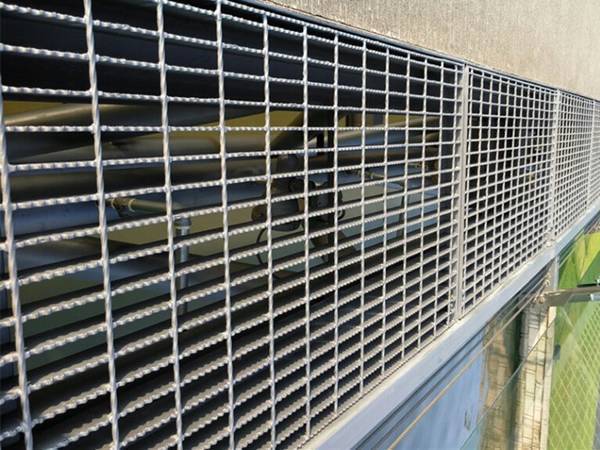 Aluminum gratings are used for building facades..jpg