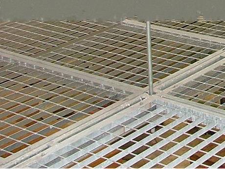 This is welded steel grating ceiling on the roof..jpg