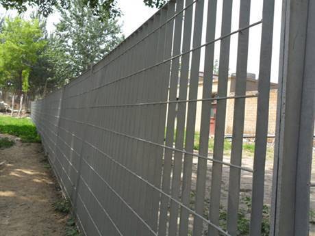 This land is divided into two areas by welded steel grating fence..jpg