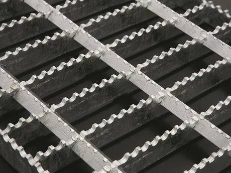 A serrated press-locked louver steel grating with semicircular serration on the bearing bar..jpg