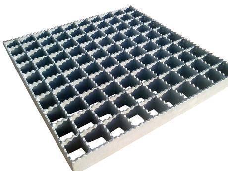 A serrated press-locked steel grating with sharp serration on the bearing bar and cross bar..jpg