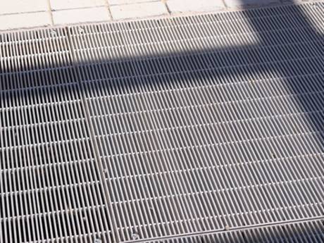 Dense steel grating as floors fir people to walk..jpg