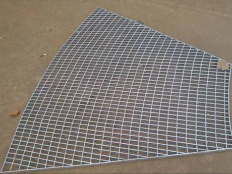 This is a sector shaped steel grating..jpg