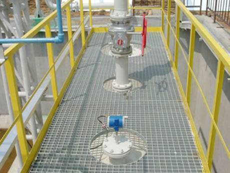 This is industry operating platform in a corner of factory..jpg