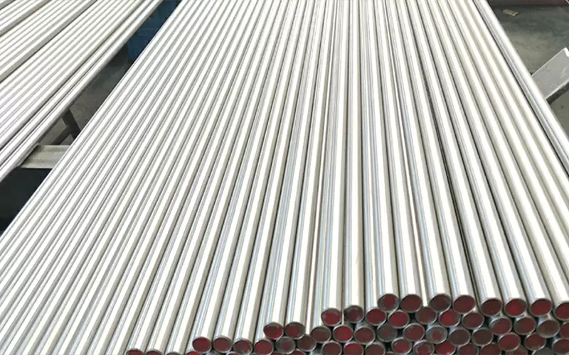 Titanium alloy bar