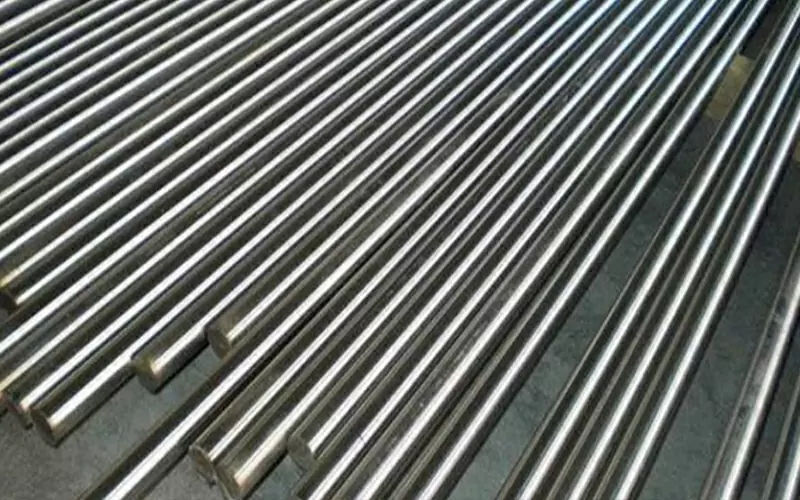 Titanium alloy bar