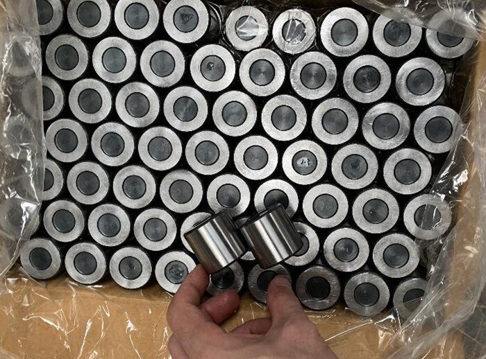 Slewing bearing x Roller 