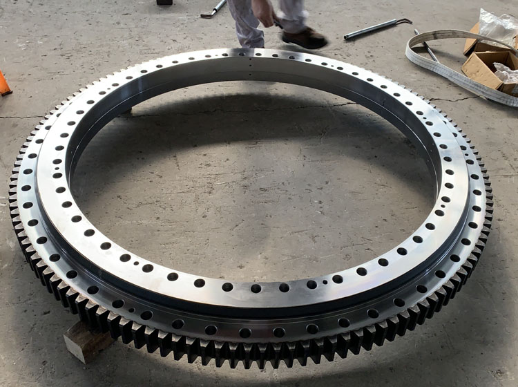 LTM1090 Liebherr 1714mm large gear 3-row roller type slewing bearing
