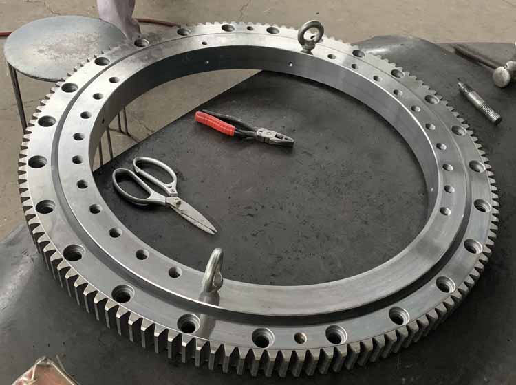 Aichi d501 B242 134 teeth slewing bearing
