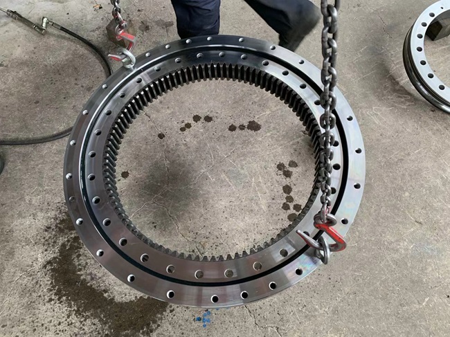 Soosan 7.5 ton SCS867LS slewing bearing