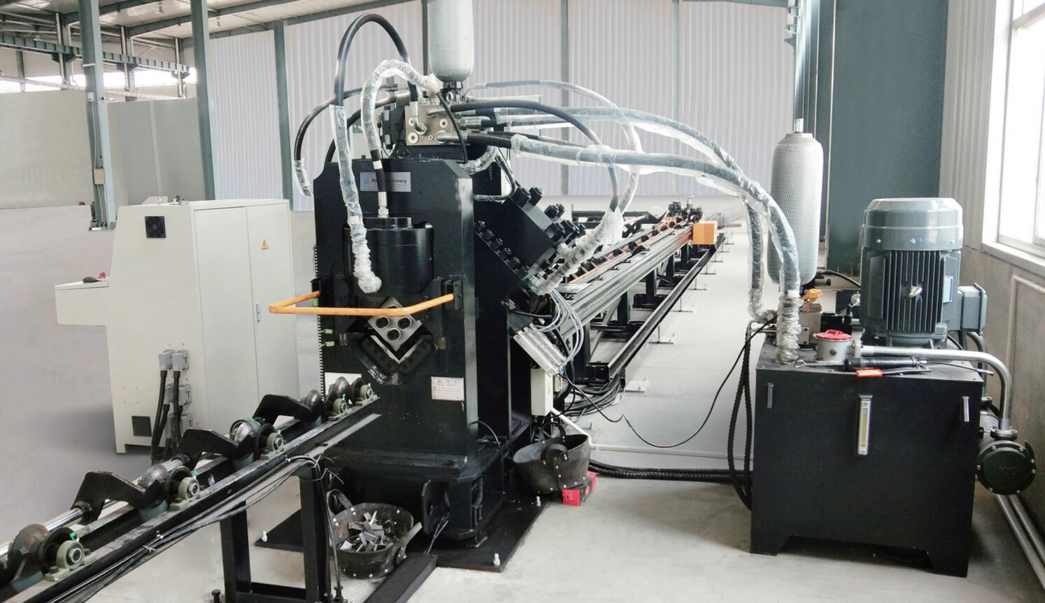 Línea de punzonado, marcado y cizallado angular CNC serie JGX