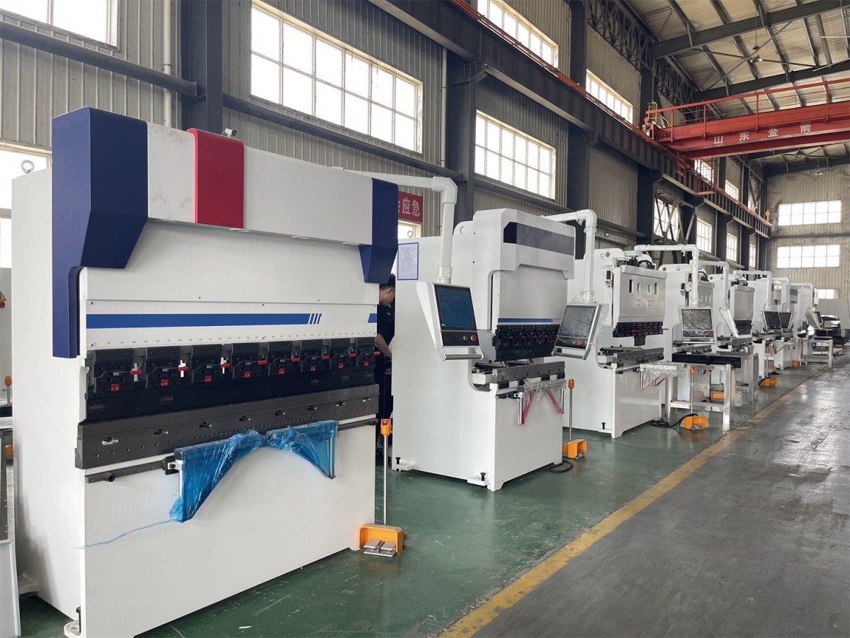 CNC Press Brake.jpg CNC Press Brake.jpg