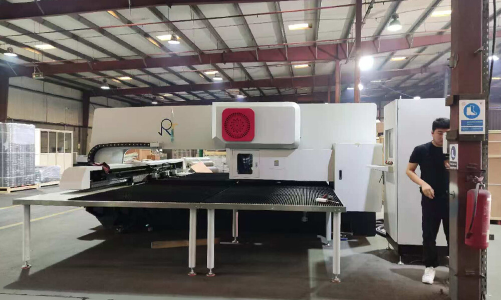 Punzonadora mecánica de torreta CNC