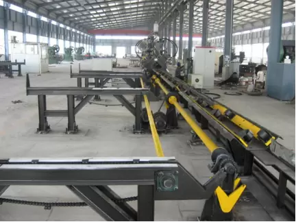 Vídeo de prueba de línea de ángulo CNC con sistema de alimentación automática