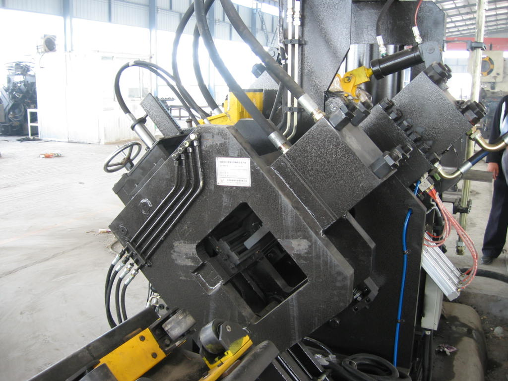 Pantalla de carga transversal de línea de punzonado en ángulo CNC JGX1516