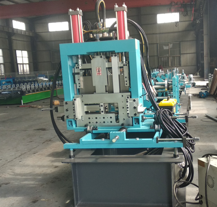 Máquina perfiladora de correas CZ