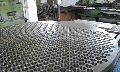 Aplicación de la perforadora de acero CNC en la industria química