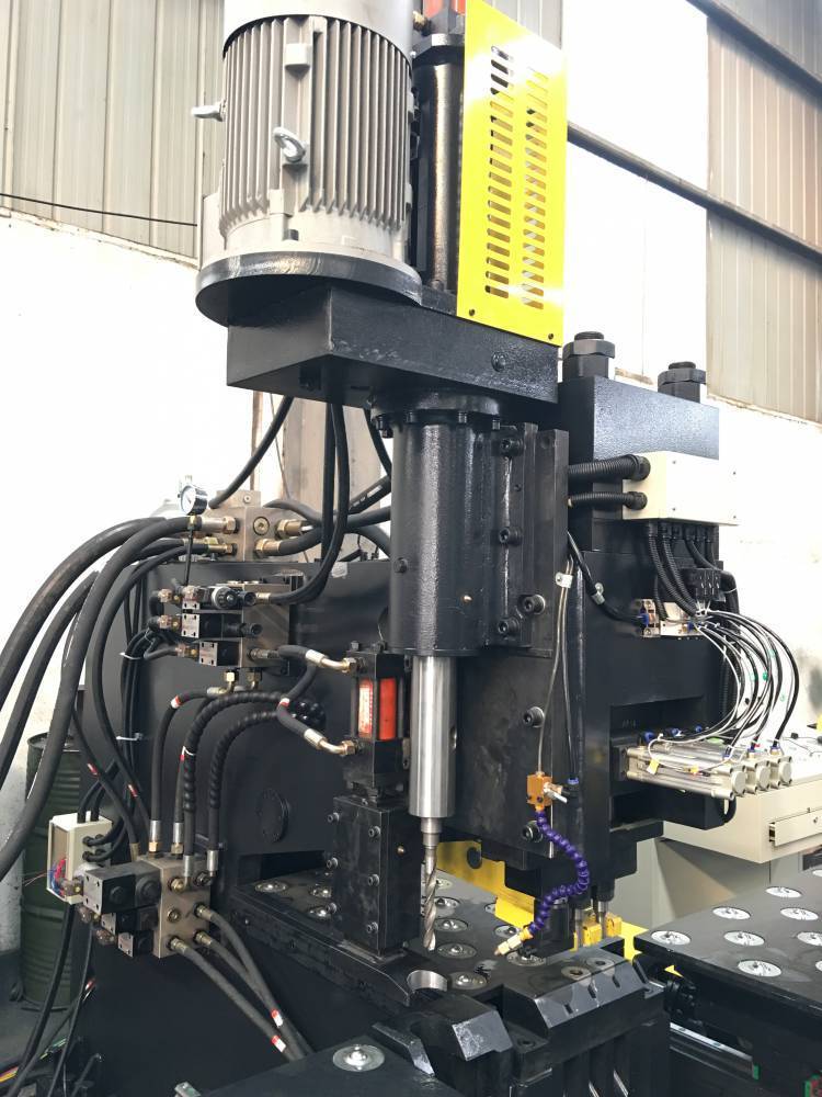 Punzonadora y perforadora hidráulica de placas CNC