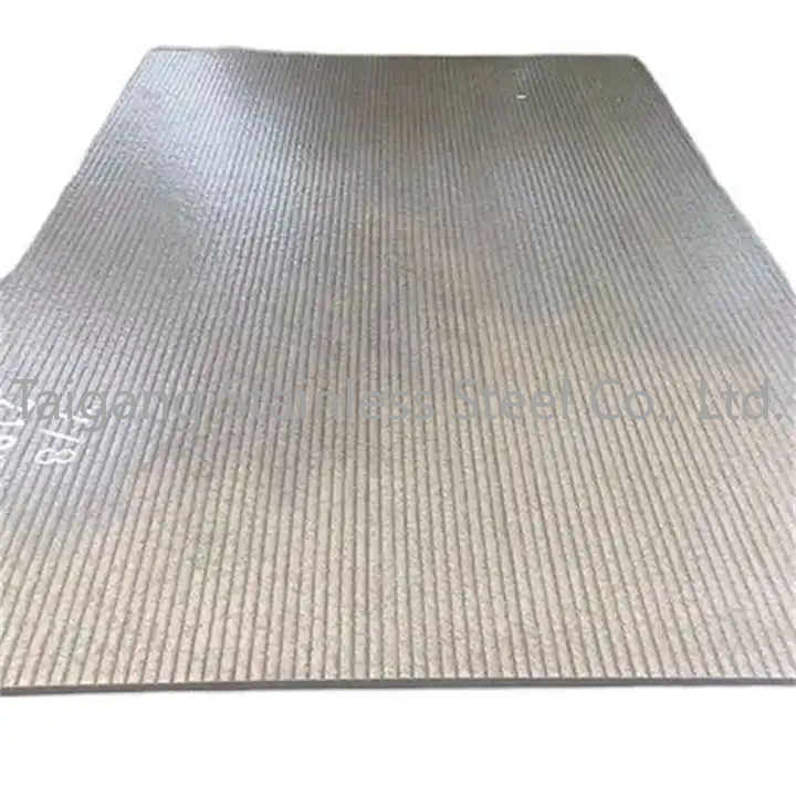 Hardfacing wear-resistant lining plate