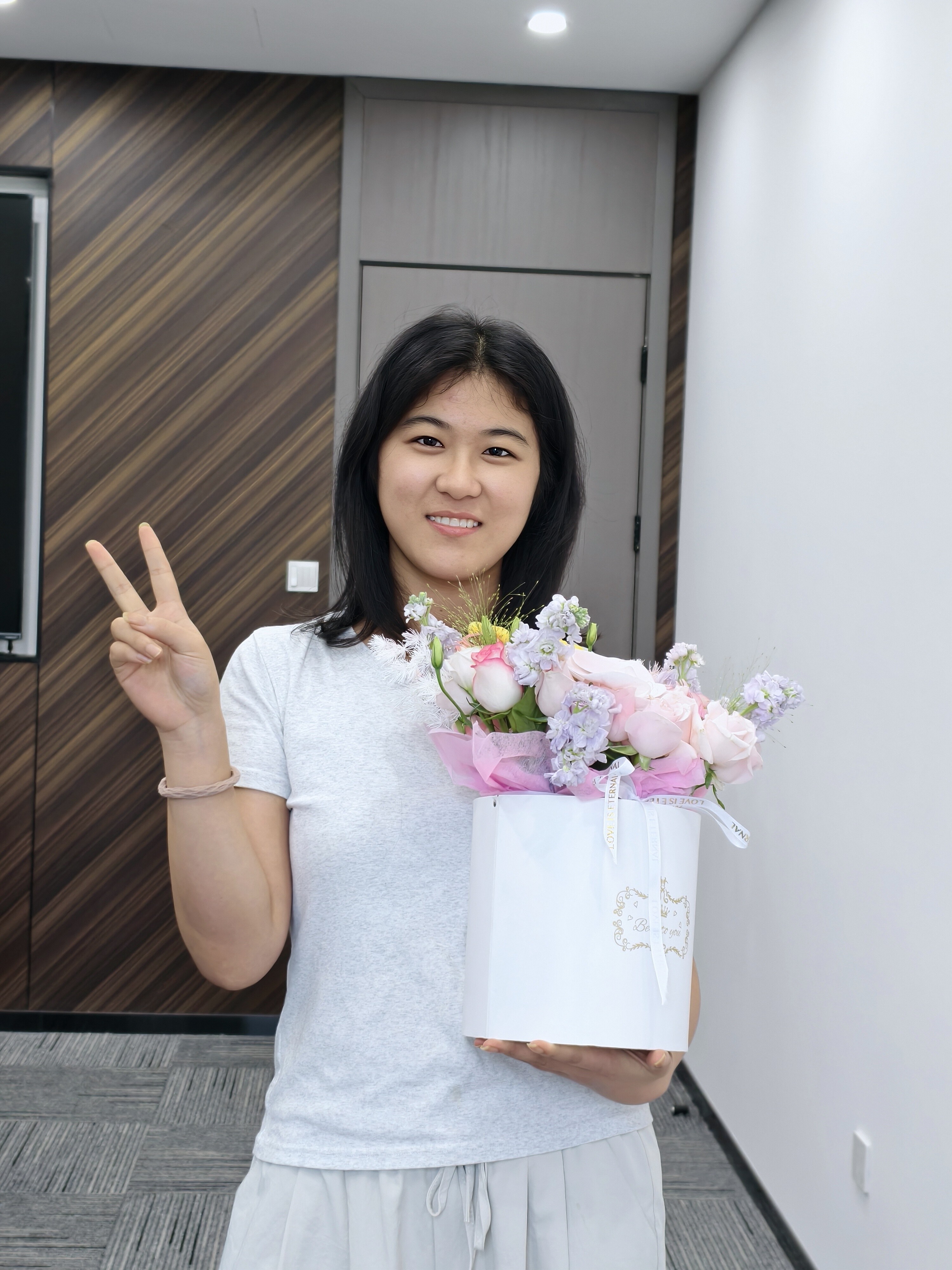 Jinan Focus Bearing Co., Ltd. held a warm birthday dinner for Deonna