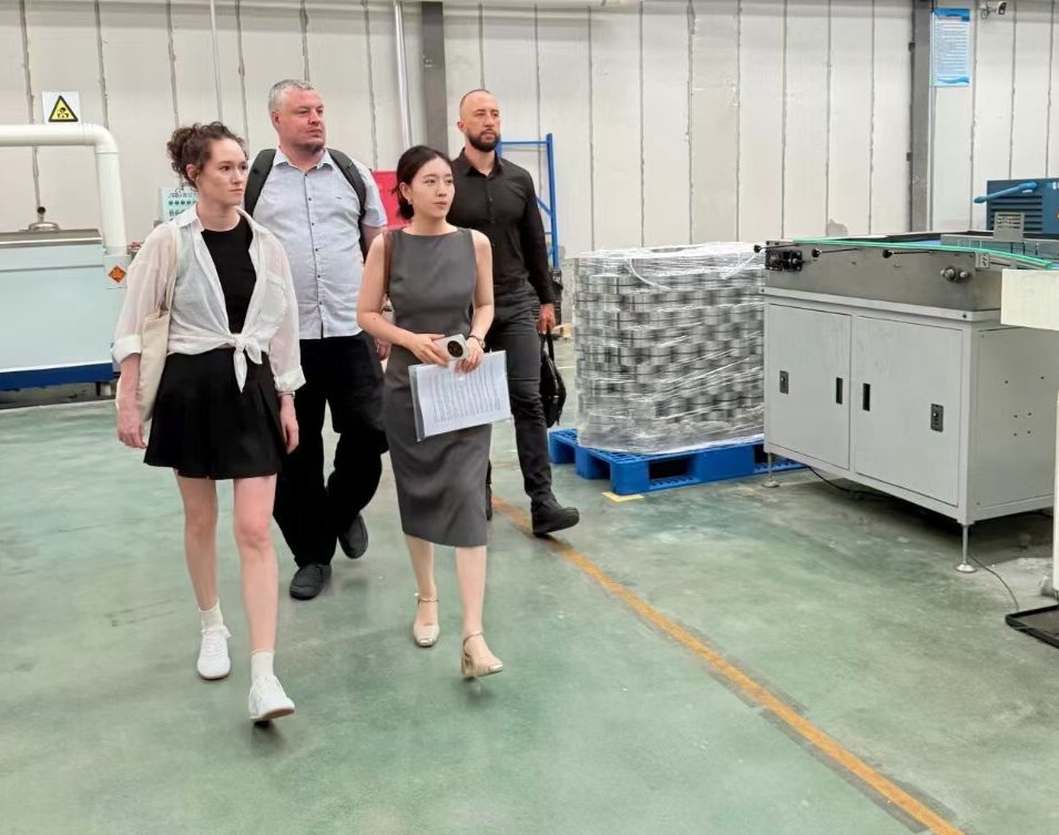 Jinan Focus Bearing Co., Ltd. Warmly Welcomes Important Russian Customers to Visit Our Company