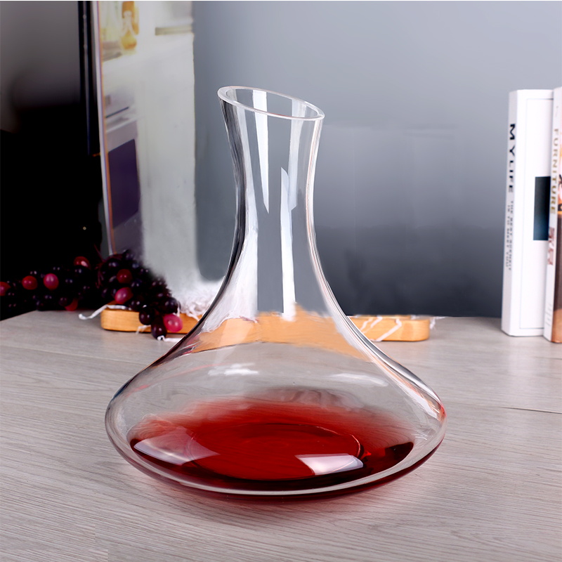 Three-point reclining decanter