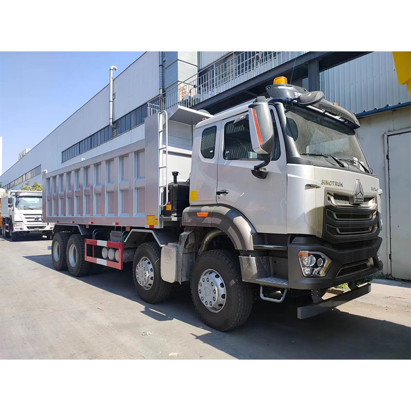 SINOTUK HOWO N7 8x4 dump truck