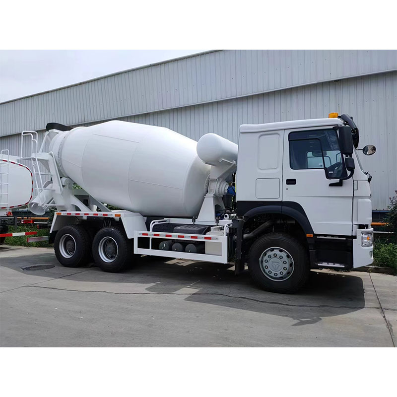 SINOTRUK HOWO concrete mixer truck