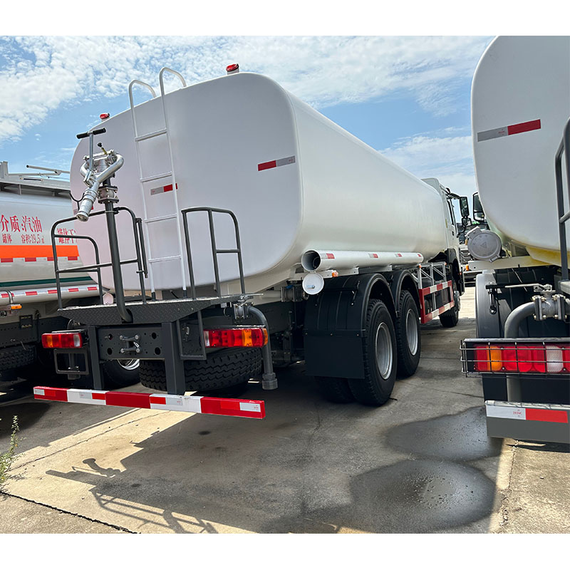 SINOTRUK HOWO water tanker truck