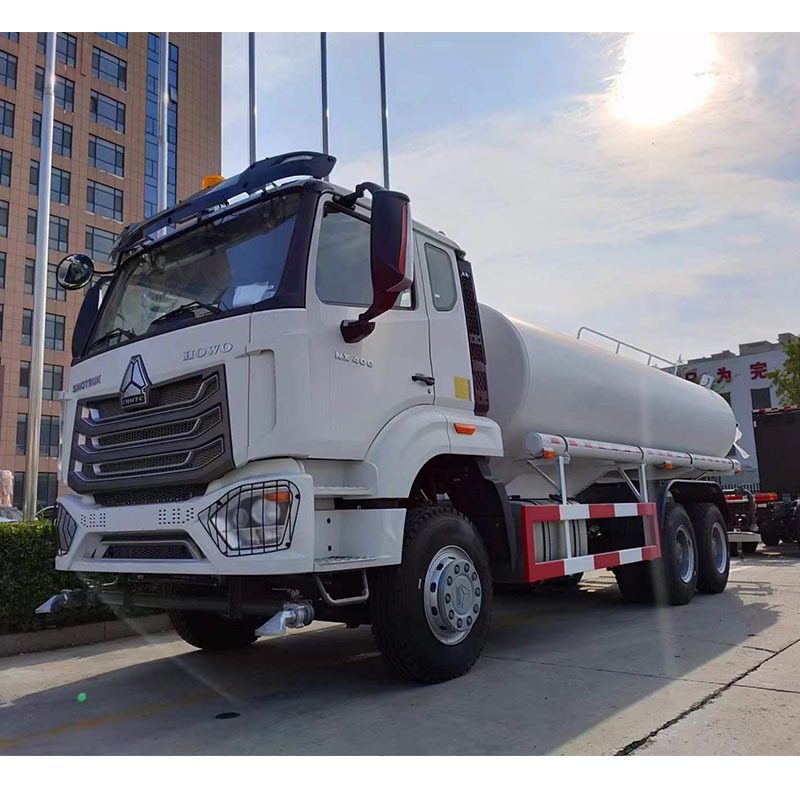 SINOTRUK HOWO N7 water tanker truck