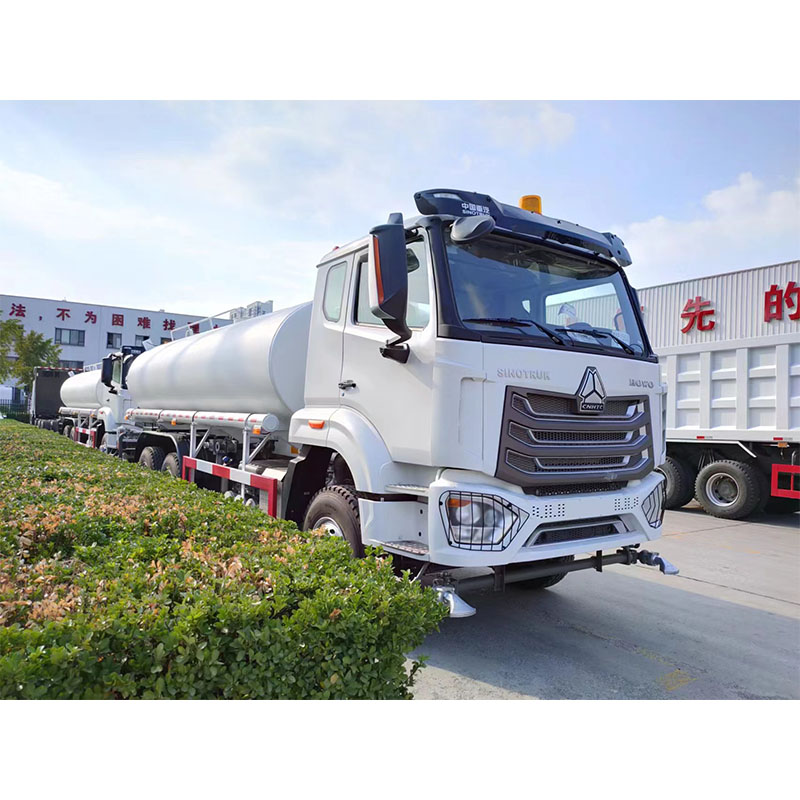 SINOTRUK HOWO N7 water tanker truck