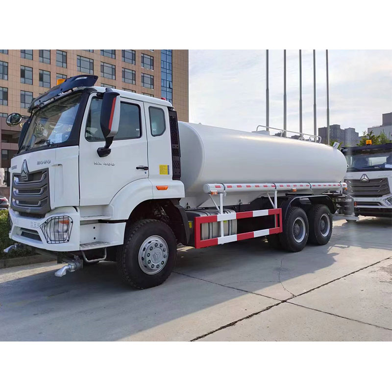 SINOTRUK HOWO N7 water tanker truck