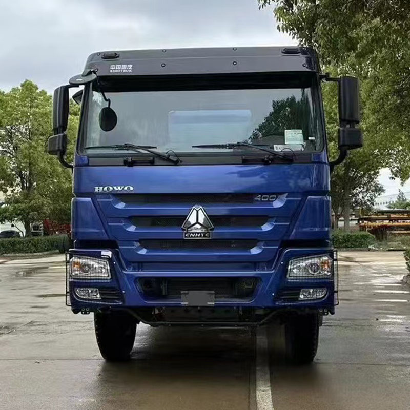 SINOTRUK HOWO fuel tanker truck