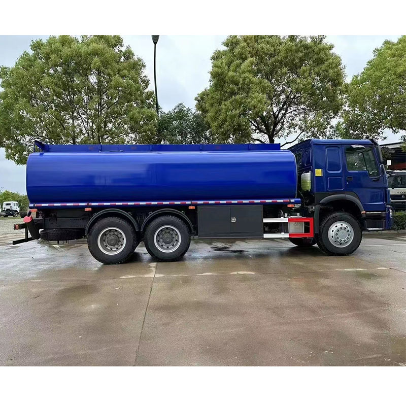 SINOTRUK HOWO fuel tanker truck