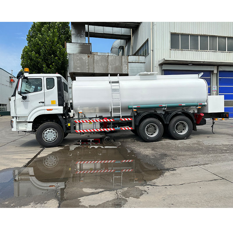 SINOTRUK HOWO N7 fuel tanker truck