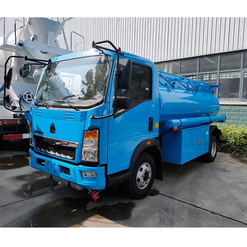 HOWO light duty fuel tanker truck