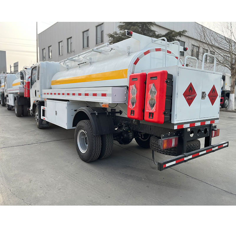 HOWO light duty fuel tanker truck