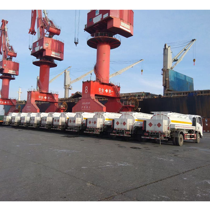 HOWO light duty fuel tanker truck