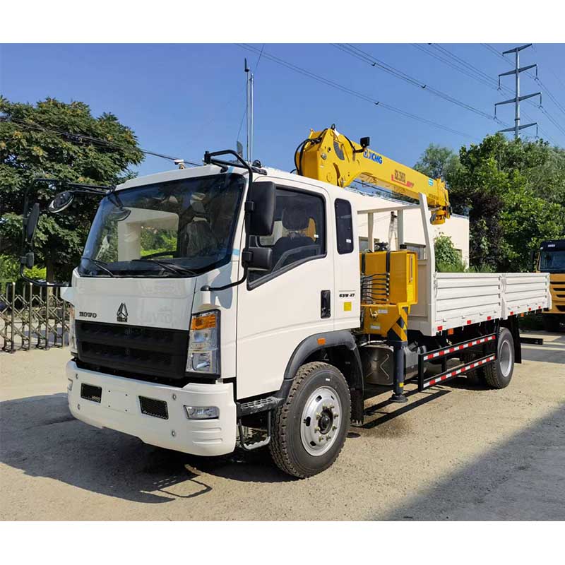 SINOTRUK HOWO light duty cargo truck
