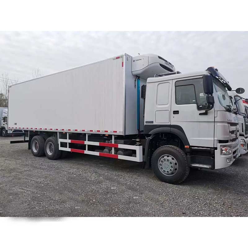SINOTRUK HOWO refrigerated truck 6x4