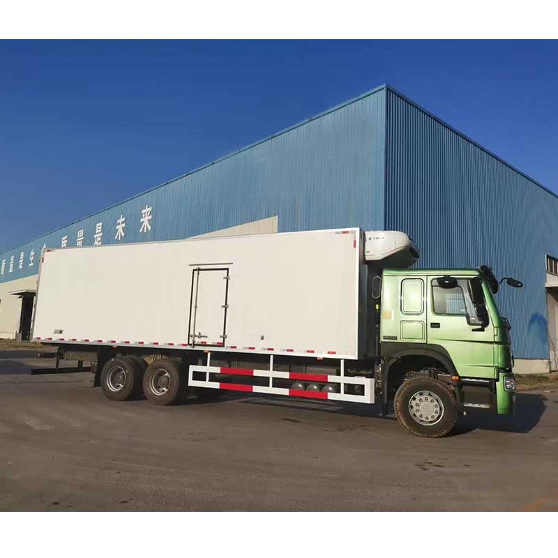 SINOTRUK HOWO refrigerated truck 6x4