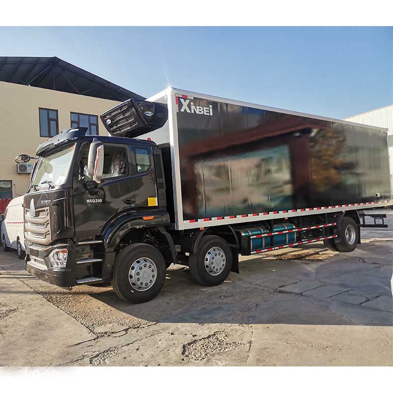 SINOTRUK HOWO N7 refrigerated truck