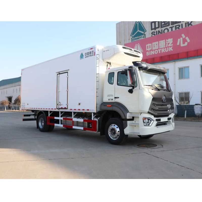 SINOTRUK HOWO N7 refrigerated truck