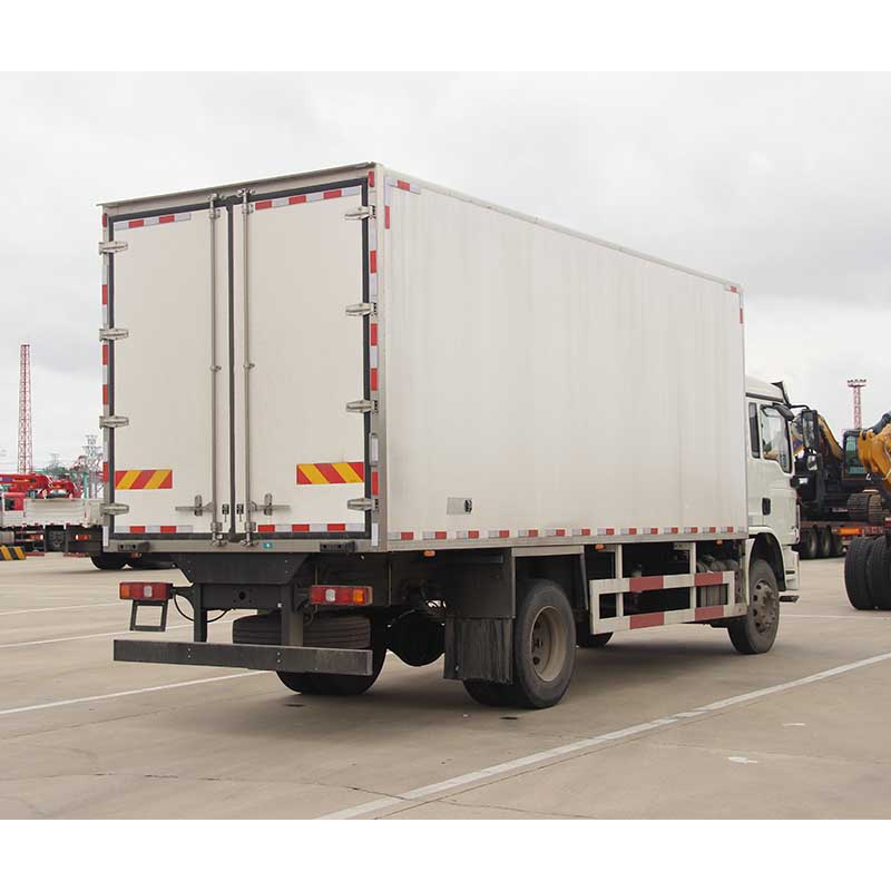 SHACMAN L3000 refrigerated truck