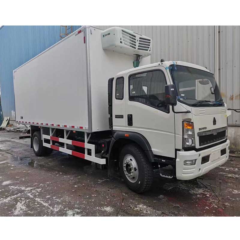 SINOTRUK HOWO light duty refrigerated truck
